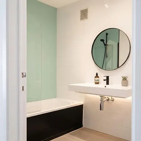 Stylish Flat, Steps To Апартаменты