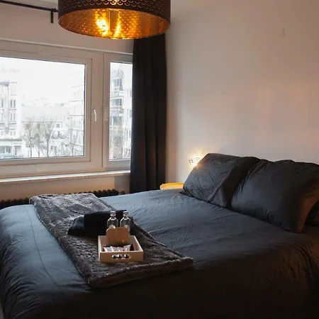 Appartement Stylish Central Flat, Steps To Beach Oostende