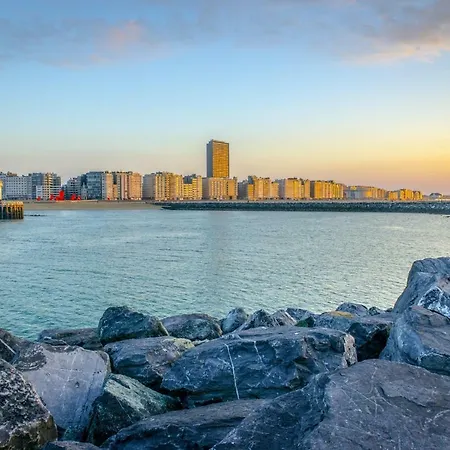 Stylish Central Flat, Steps To Beach Appartement