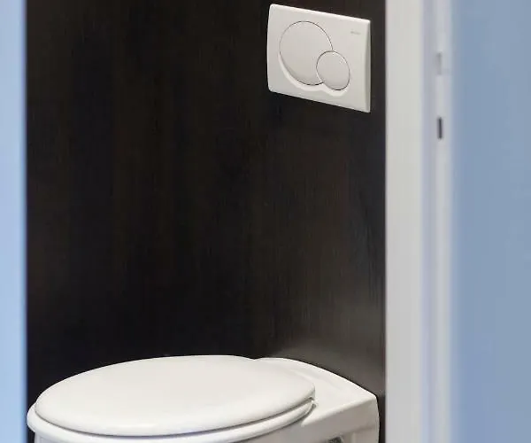 Stylish Central Flat, Steps To Beach