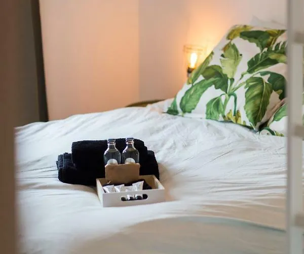 Stylish Central Flat, Steps To Beach Appartement