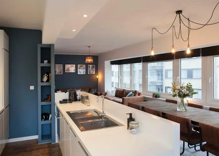 Stylish Central Flat, Steps To Beach Oostende