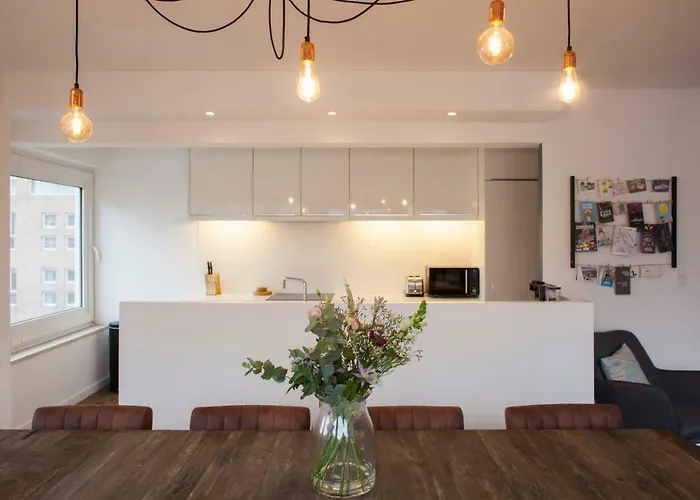 Stylish Central Flat, Steps To Beach Appartement