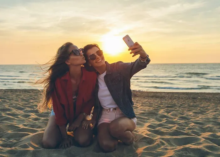 Stylish Central Flat, Steps To Beach Appartement